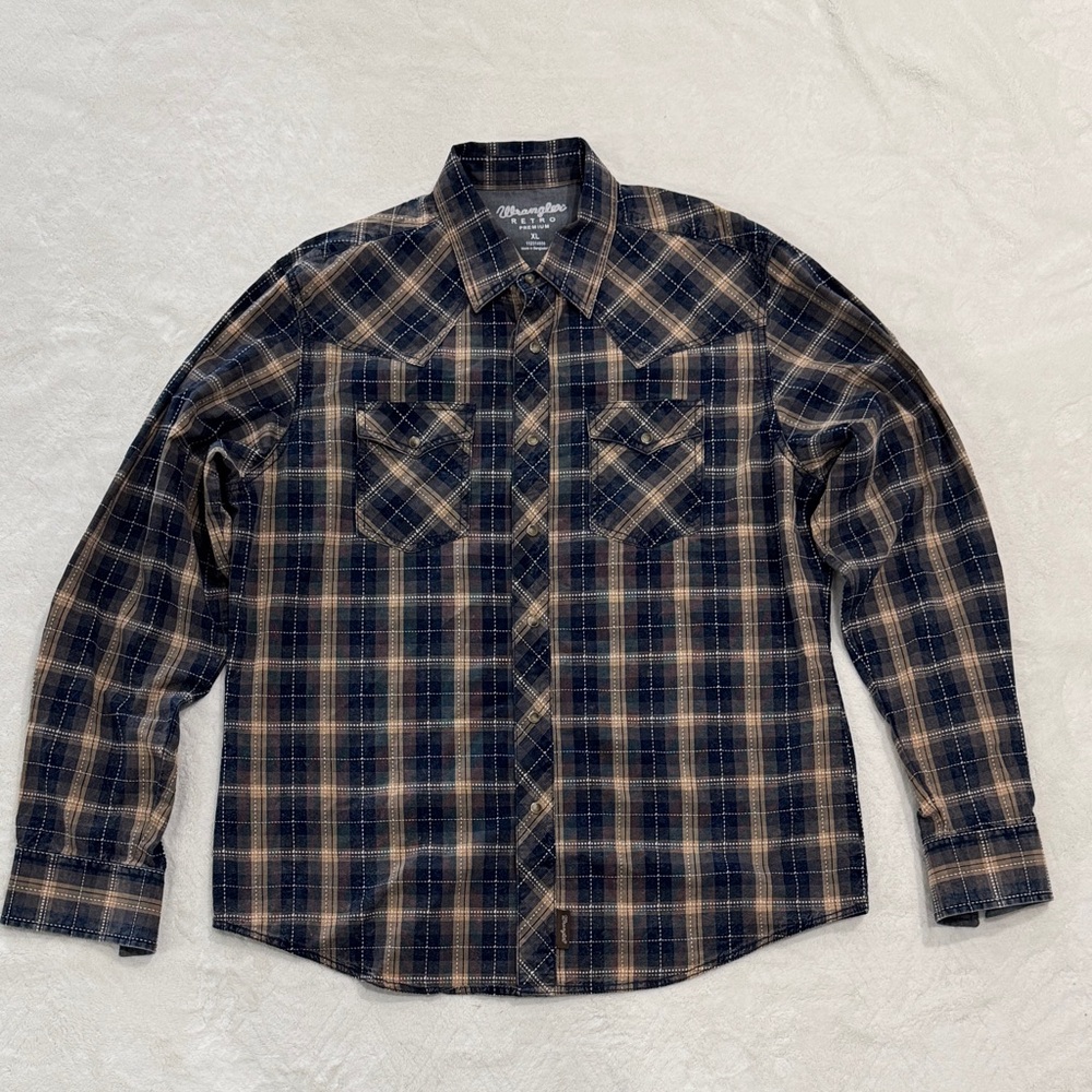 Wrangler Men's Blue and Tan Plaid Shirt